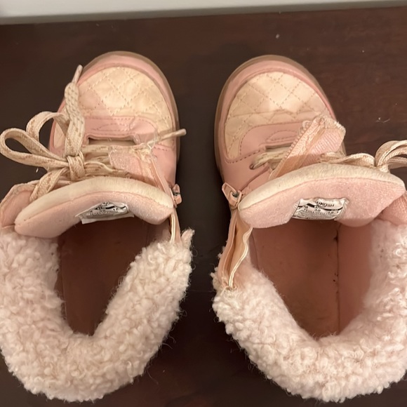 OshKosh B’gosh Quilted Sherpa Lined Boots - Picture 10 of 11